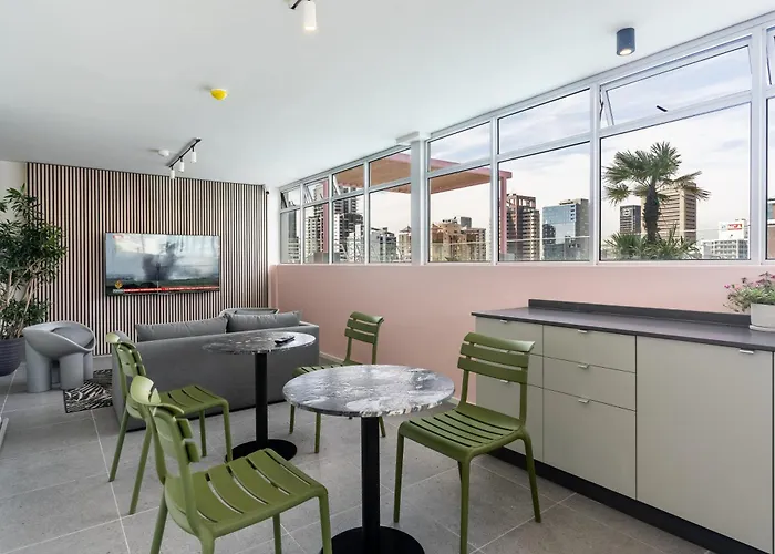 The Rose 605: City Centre Studio With Views