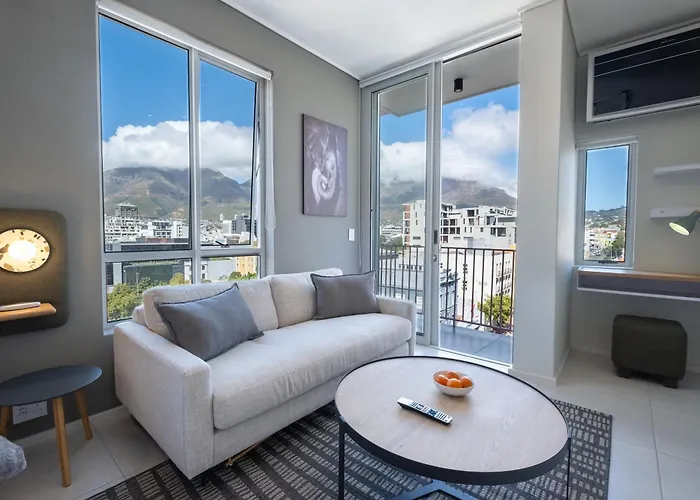 The Rose 605: City Centre Studio With Views