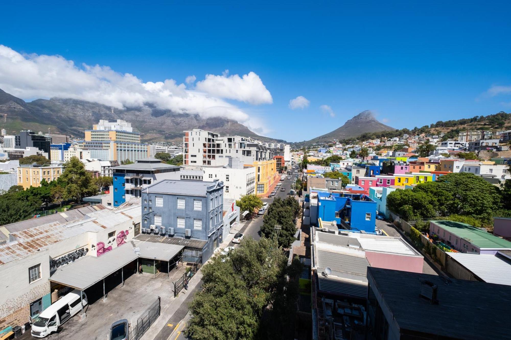 The Rose 605: Centre With Views