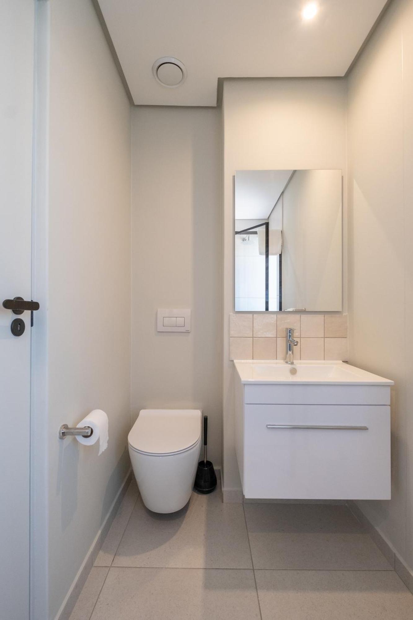 The Rose 605: Centre With Views *