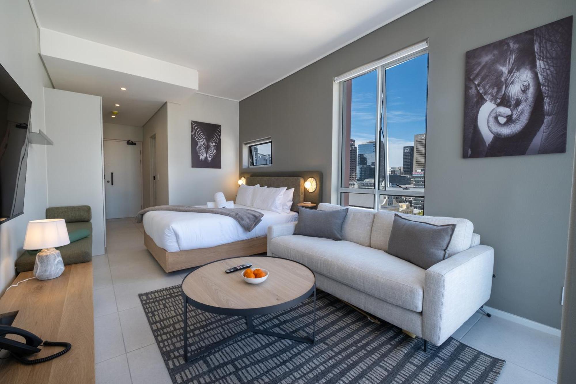 The Rose 605: Centre With Views *